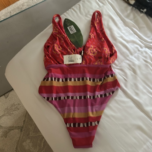 Farm Rio Tiki Banana One Piece - Picture 5 of 6